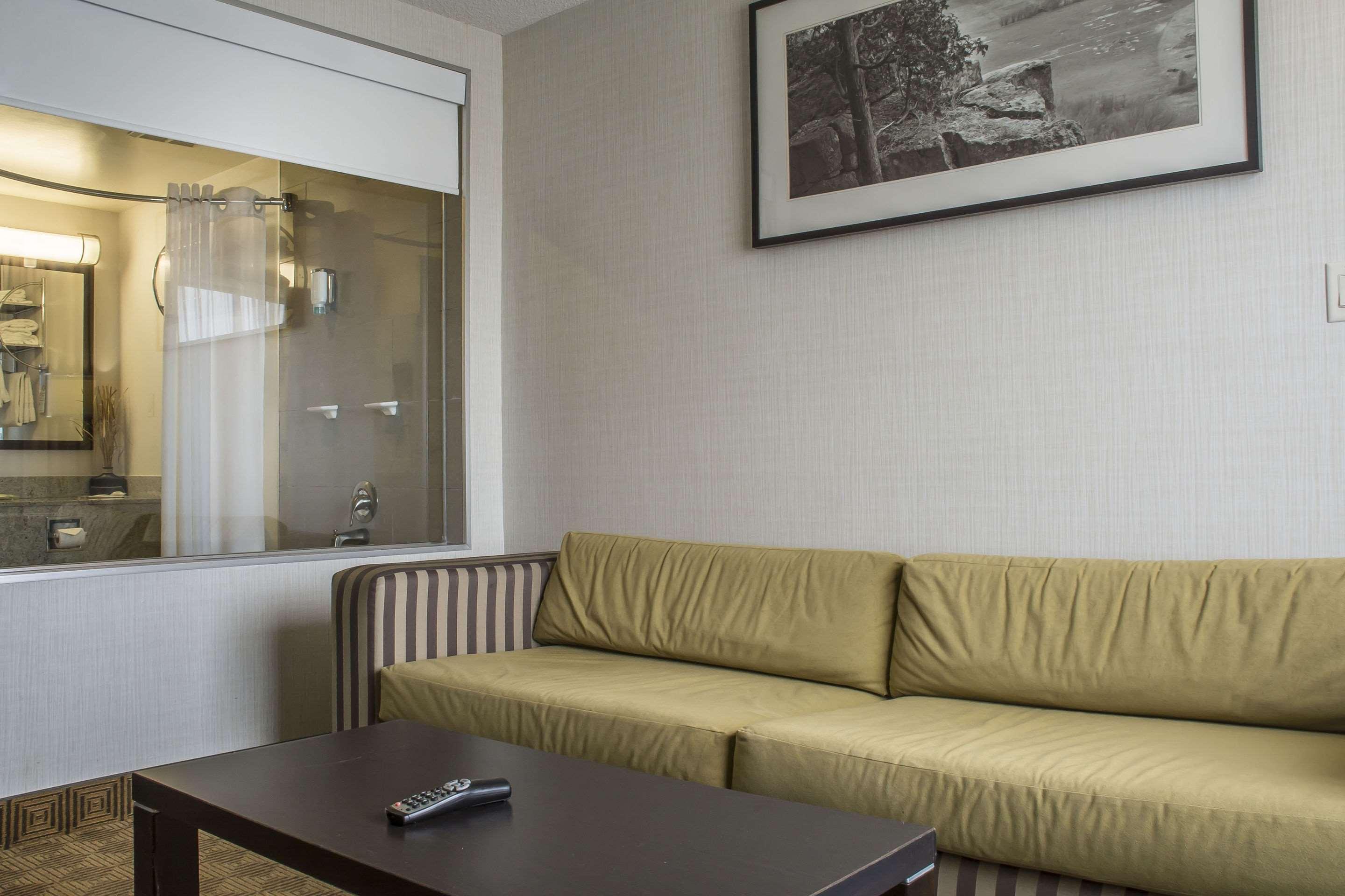 Quality Hotel Burlington Exterior foto
